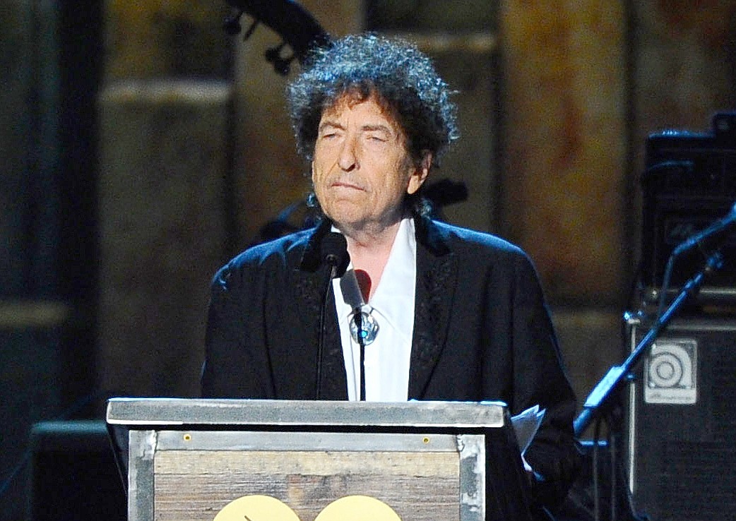 Dylan Nobel lecture used phrasing similar to SparkNotes