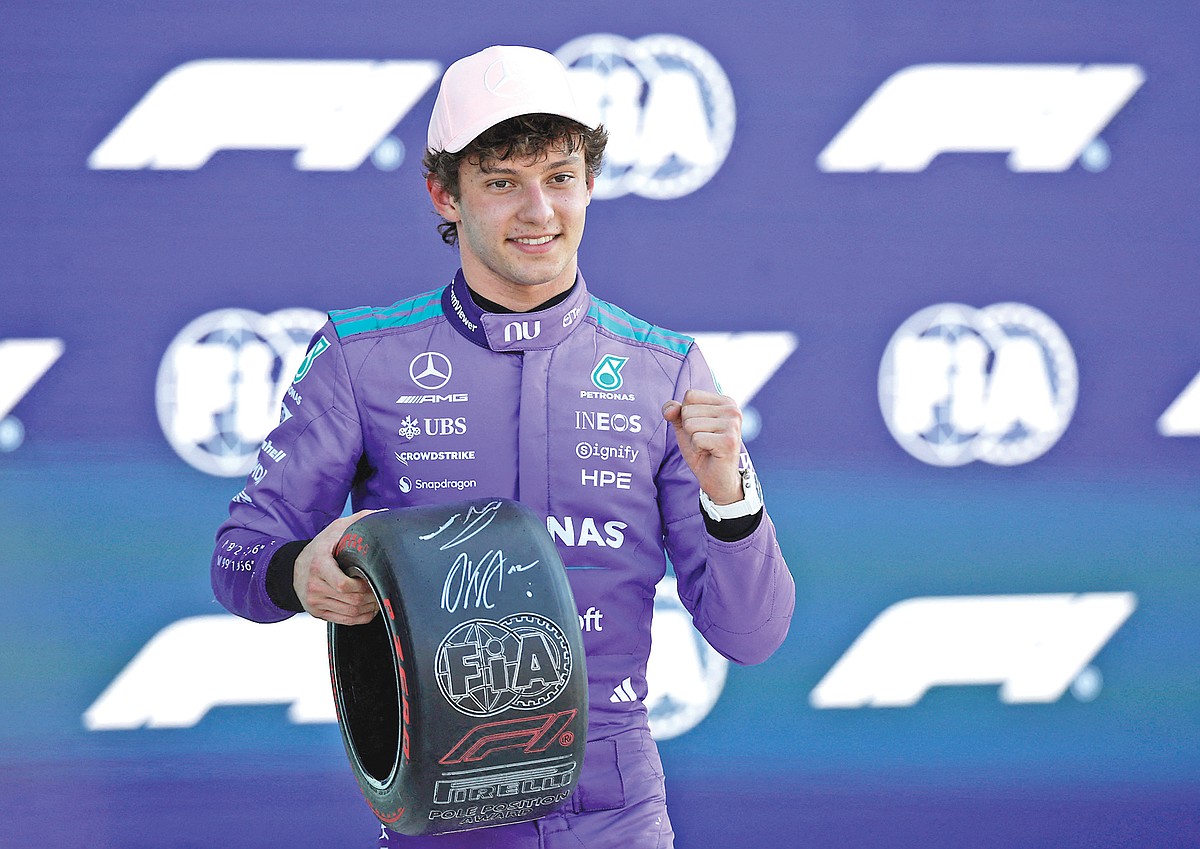 Antonelli takes his third straight pole as storms threaten Miami race