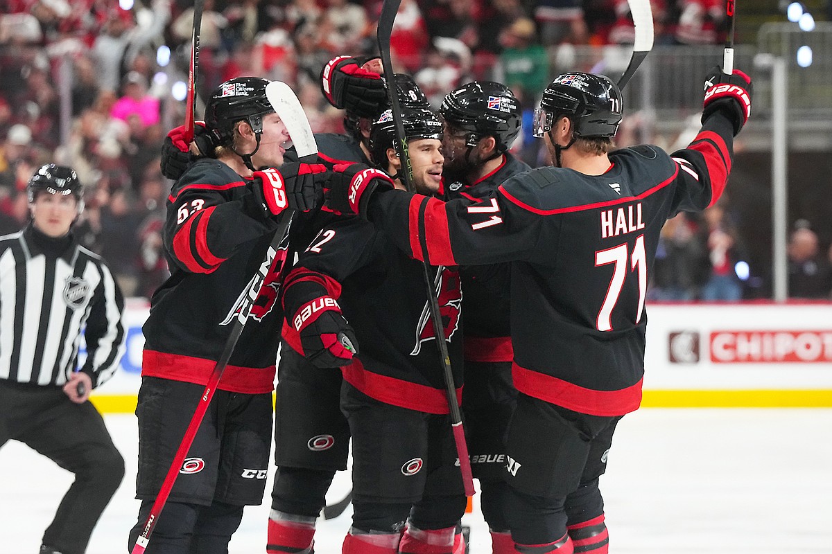 Hurricanes keep rolling, blank Flyers to open Eastern Conference semifinal series