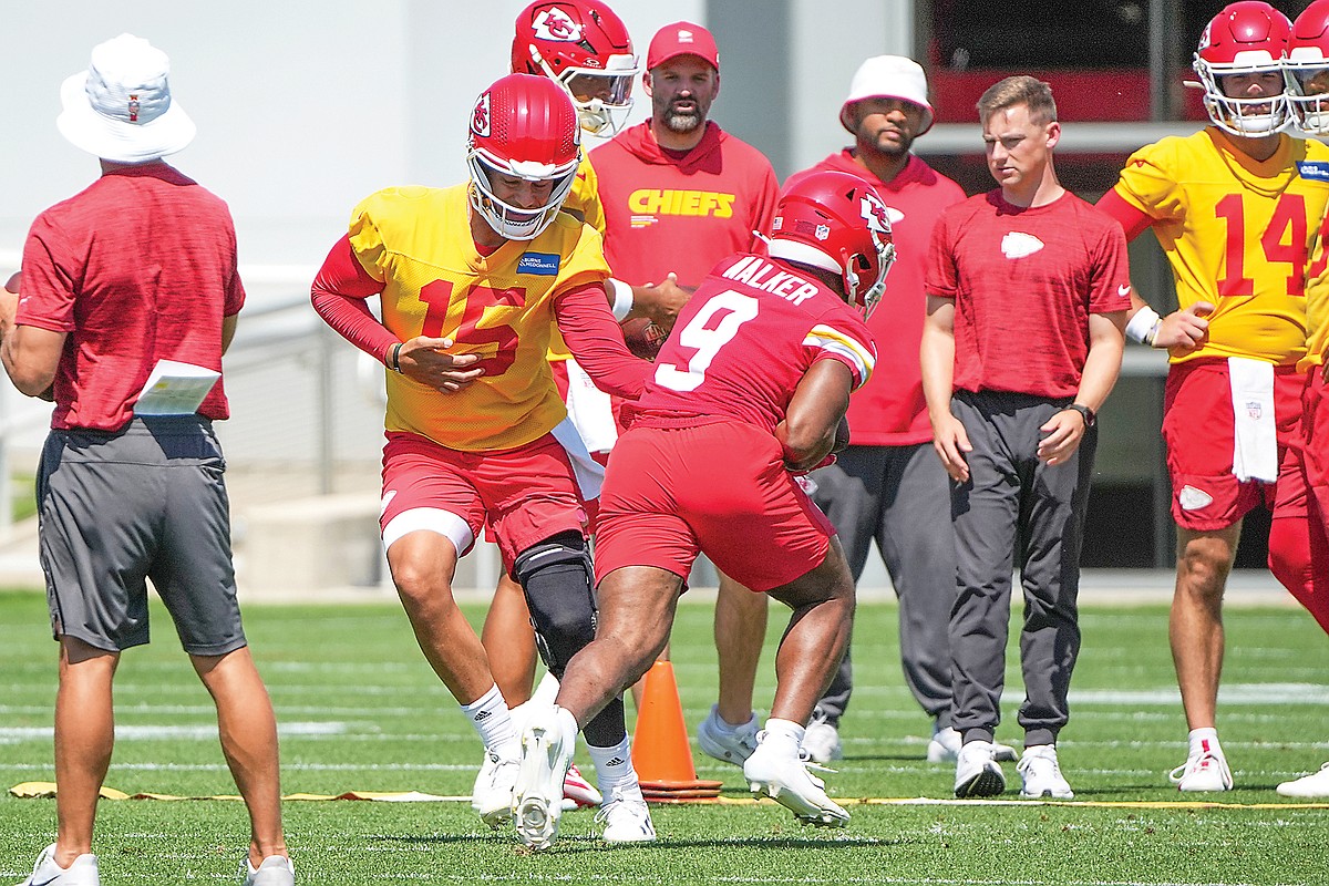 Chiefs add two years to Mahomes’ contract, deal worth more than $500M