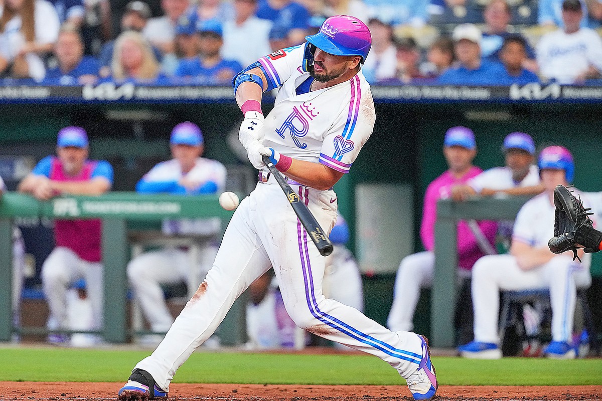 Royals’ Pasquantino exits game vs. Astros with hand injury