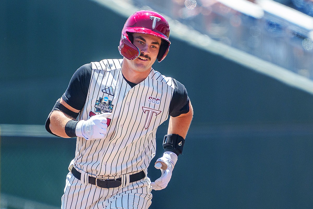 College Baseball Capsules: North Carolina tops West Virginia, moves on at MCWS