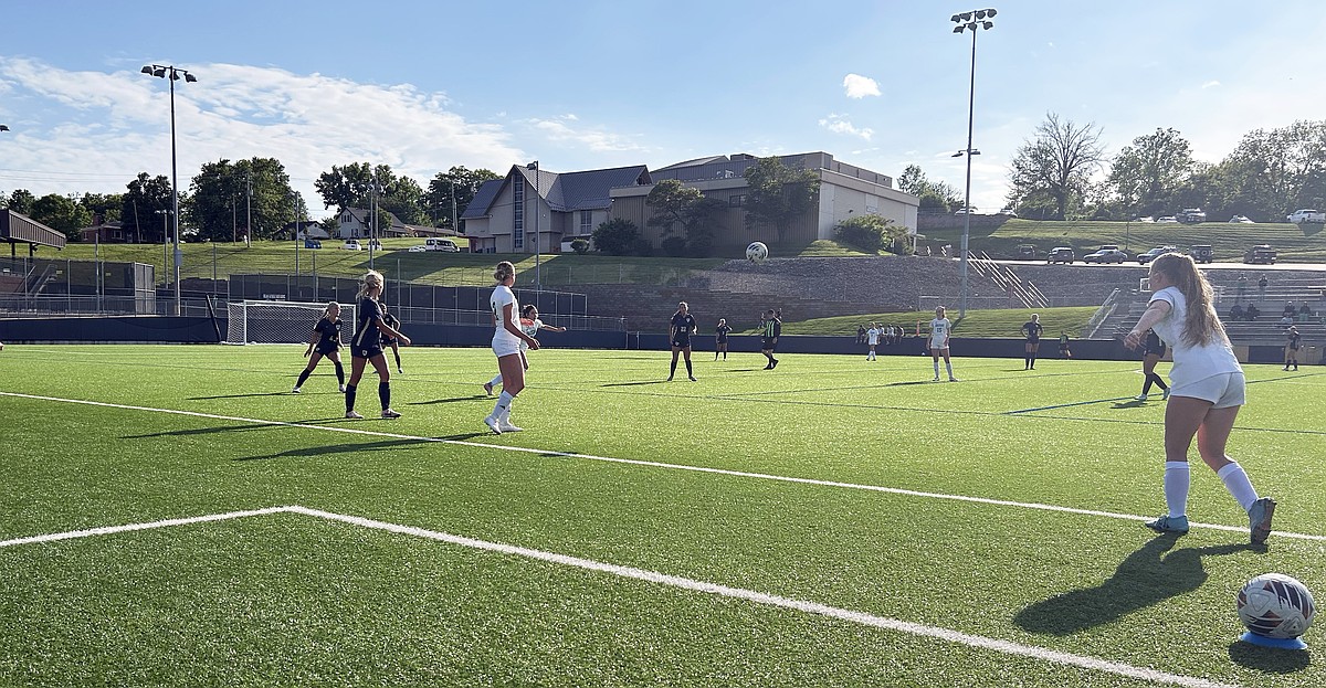 Late goal sends Helias past Springfield Catholic