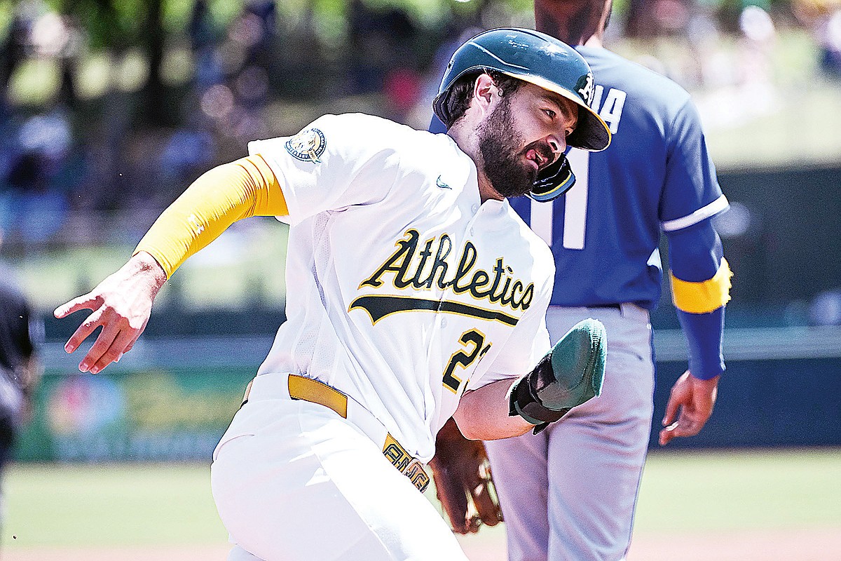 Athletics use timely hits, stellar bullpen to claim series win against Royals