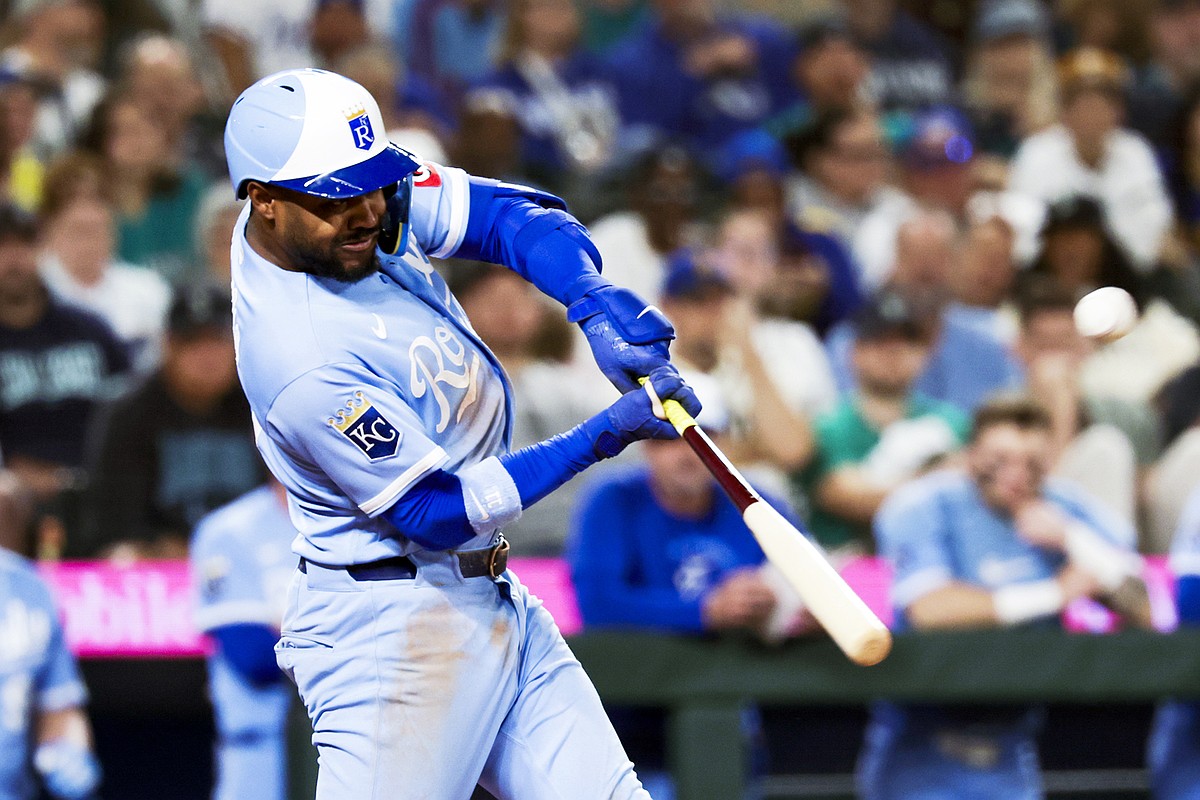 Royals’ Garcia hits sacrifice fly to beat Mariners in 10th
