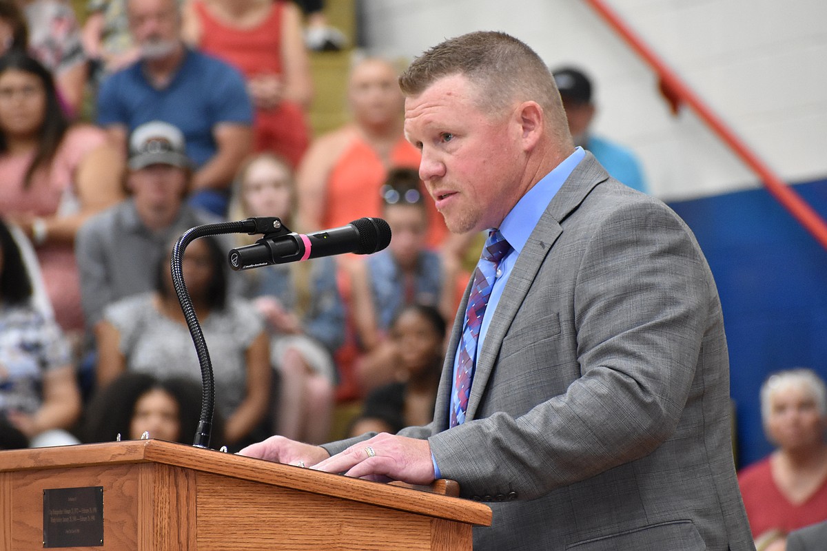 Russellville school board taps new superintendent