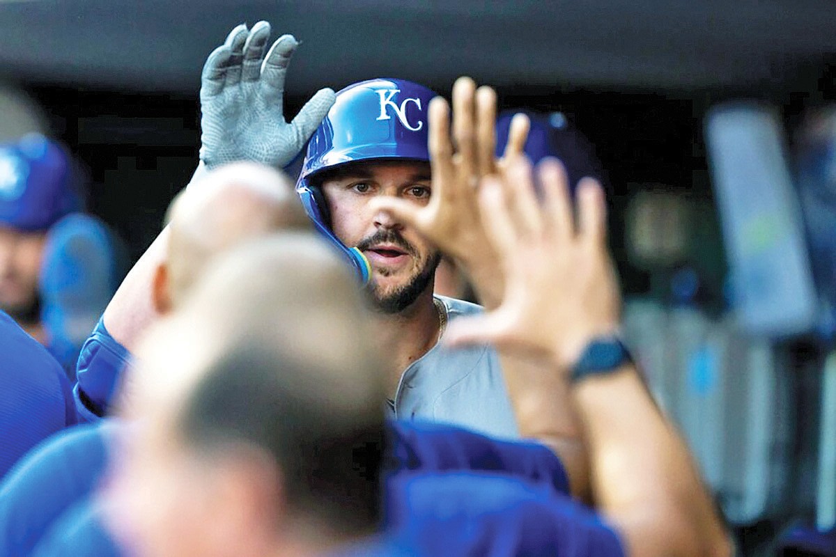 Royals pull away in ninth inning to take down Reds 5-2