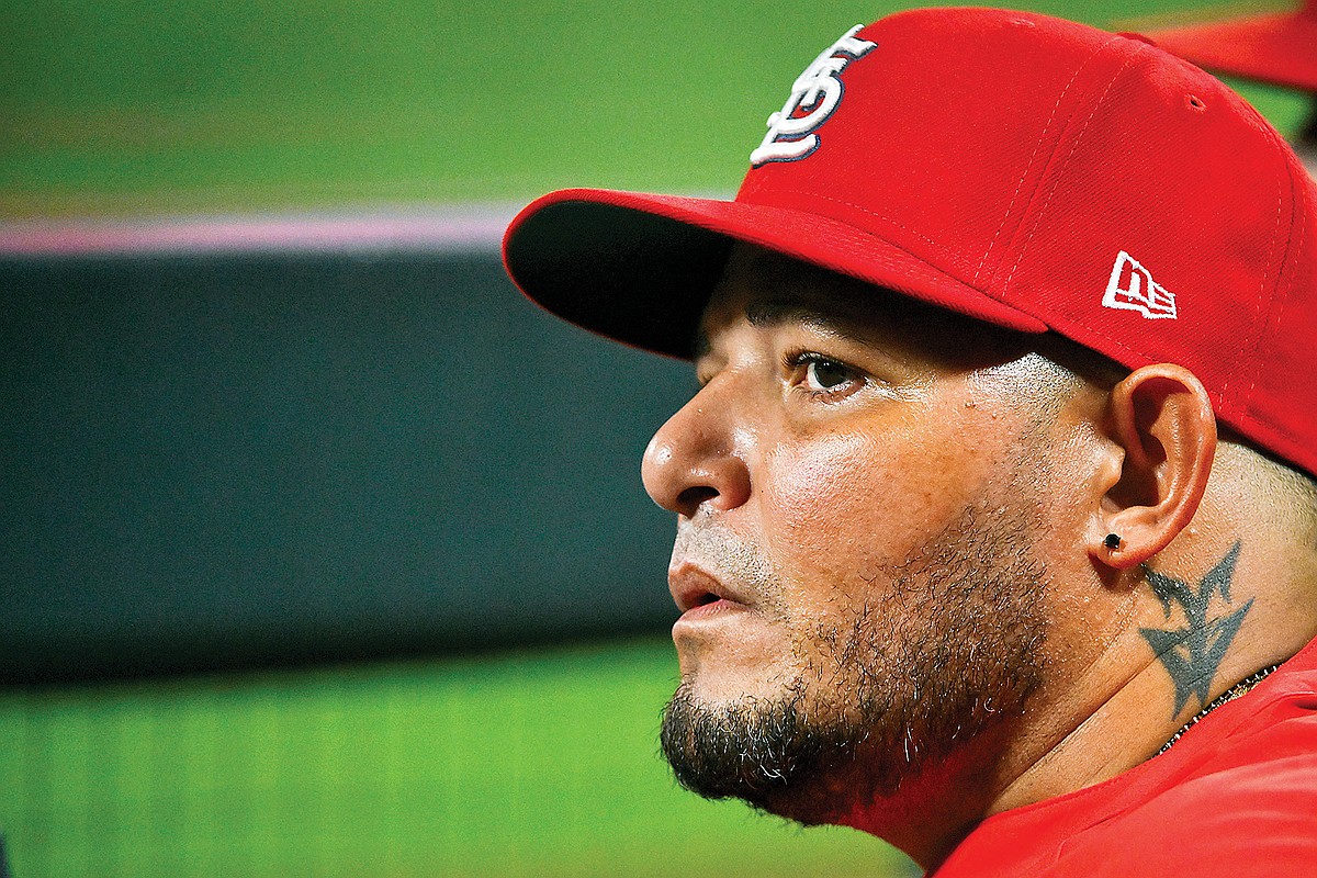 Plane headed to transport Yadier Molina crashes