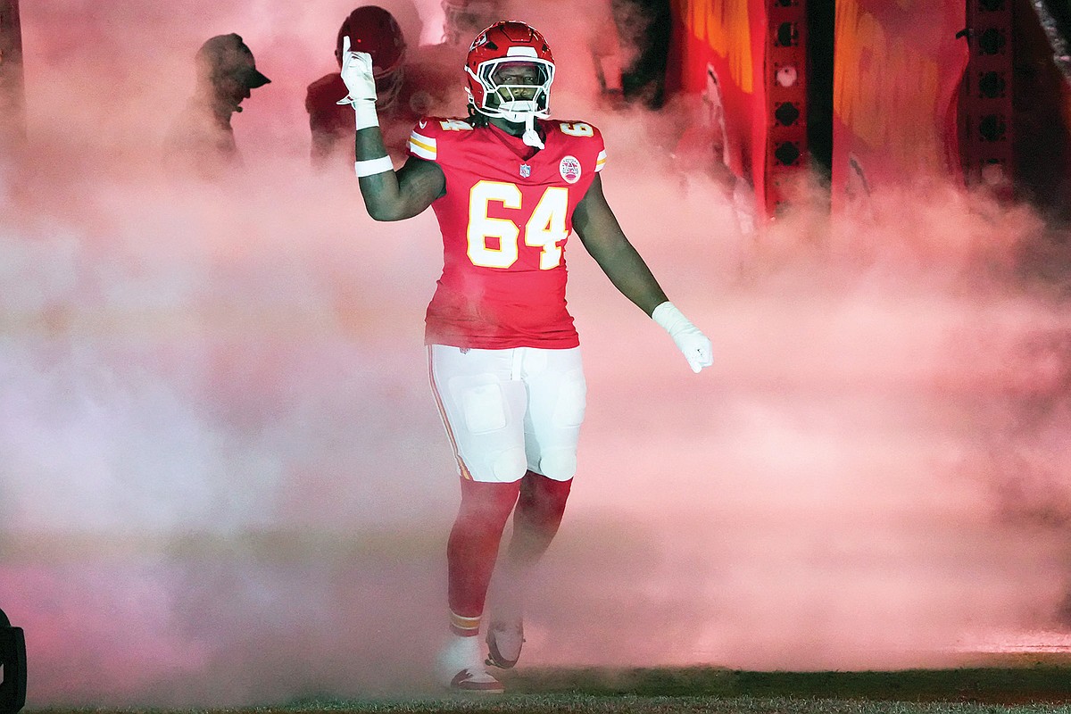 Falcons acquiring OT Morris from Chiefs for draft pick