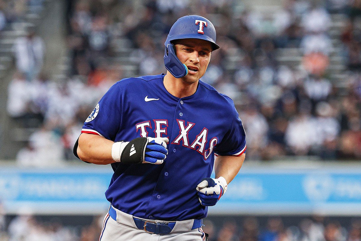 Rangers get back to .500 with rubber-match defeat of Royals