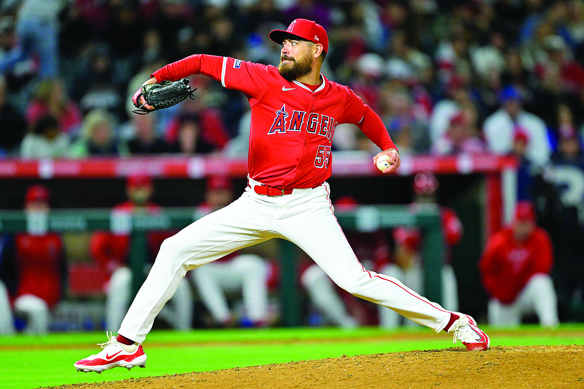 Royals sign LHP Moore to minor-league contract