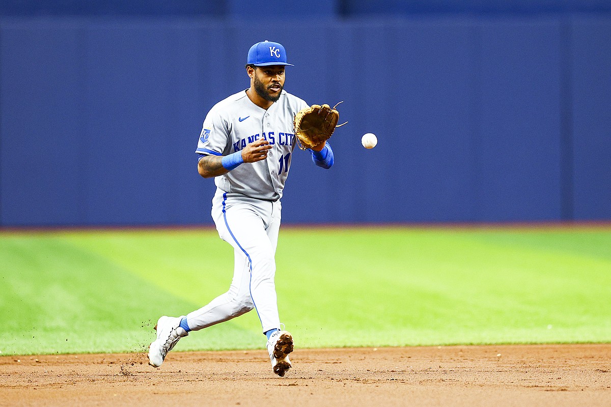 Royals place All-Star 3B Garcia (hand) on 10-day injured list