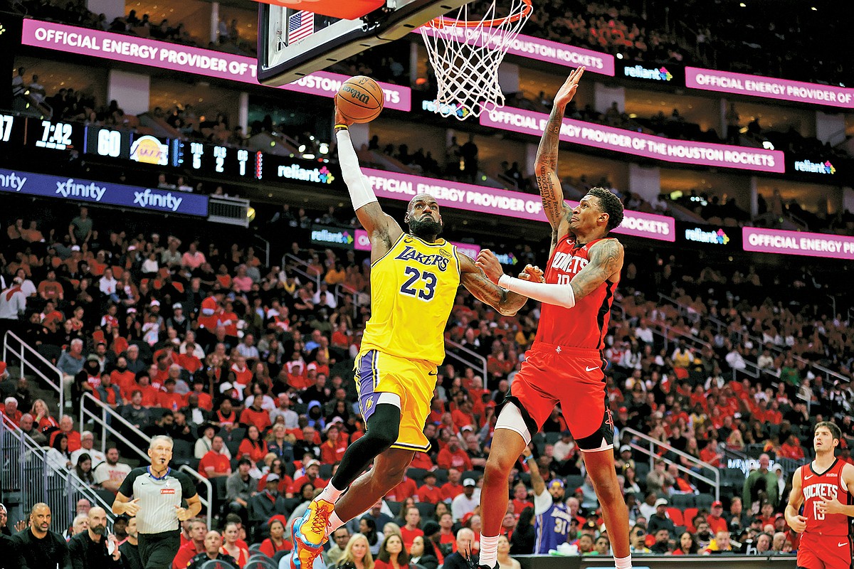 Warriors to pursue James signing, Davis trade