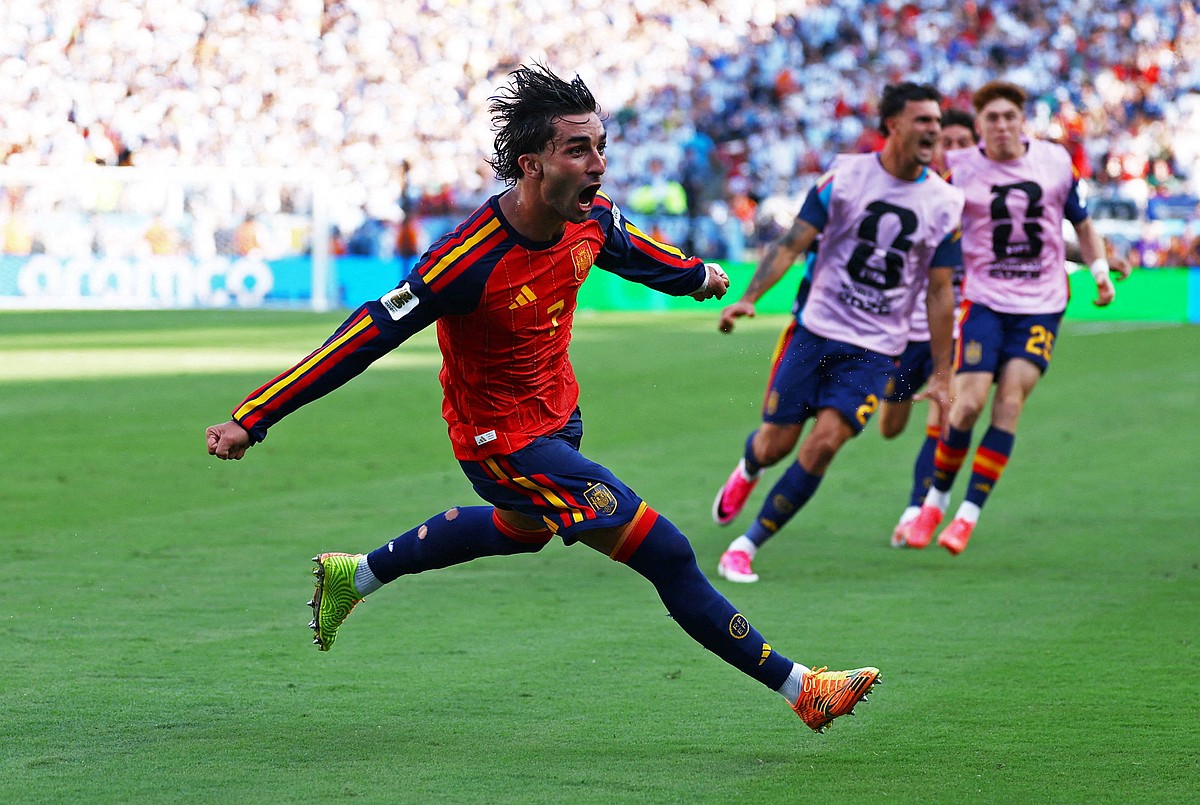 Spain battles past 10-man Argentina 1-0 in extra time to win World Cup