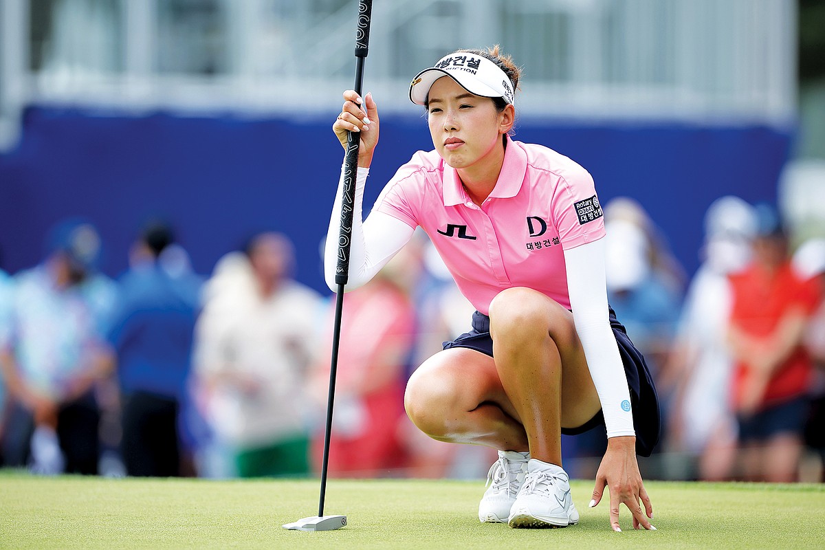 Riley moves into lead at Rocket Classic, Hojgaard has record day