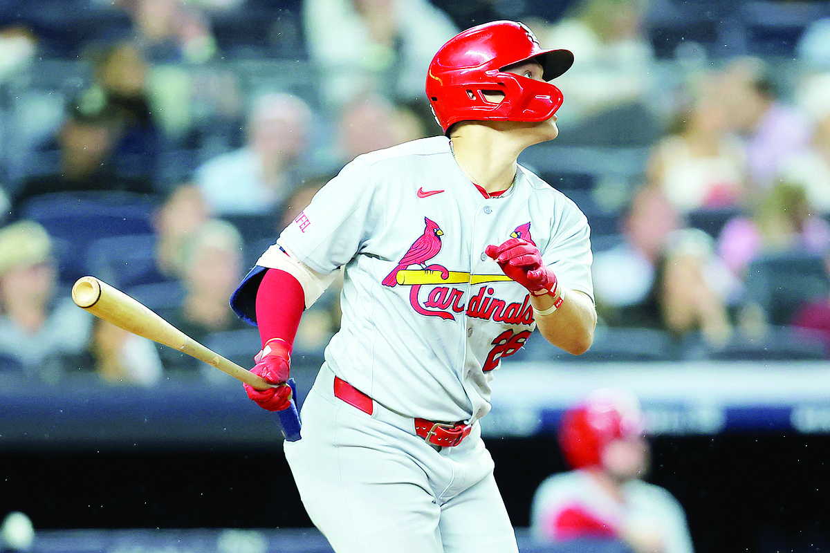 Cardinals score 3 in 5th, hang on to take down Yankees