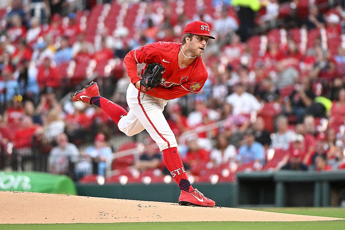 Mathews earns first MLB win as Cardinals beat Pirates 4-1