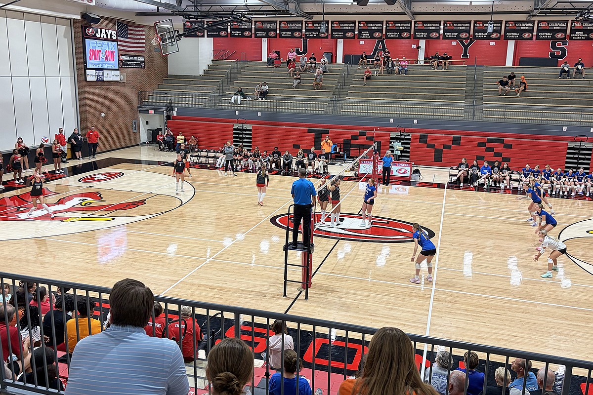 Jefferson City volleyball improves throughout match in sweep of Hermann