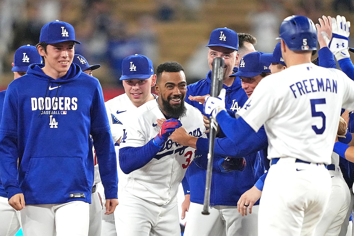 Hernandez’s walk-off two-run double lifts Dodgers past Cardinals 3-2