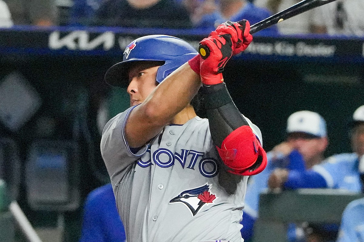 Blue Jays push their way into wild-card spot, seek to sweep Royals