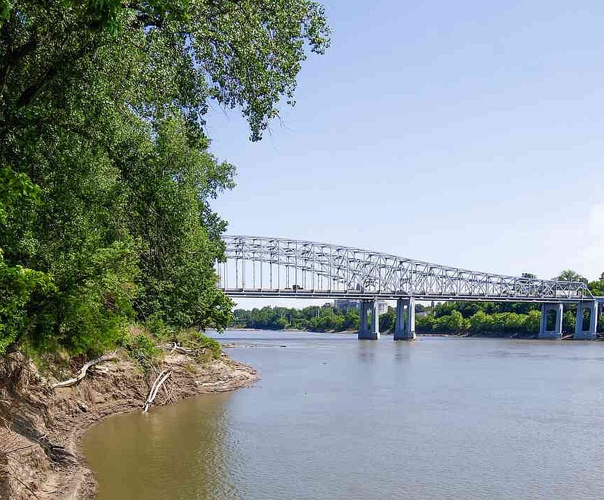 Jefferson City emergency crews recover body in Missouri River