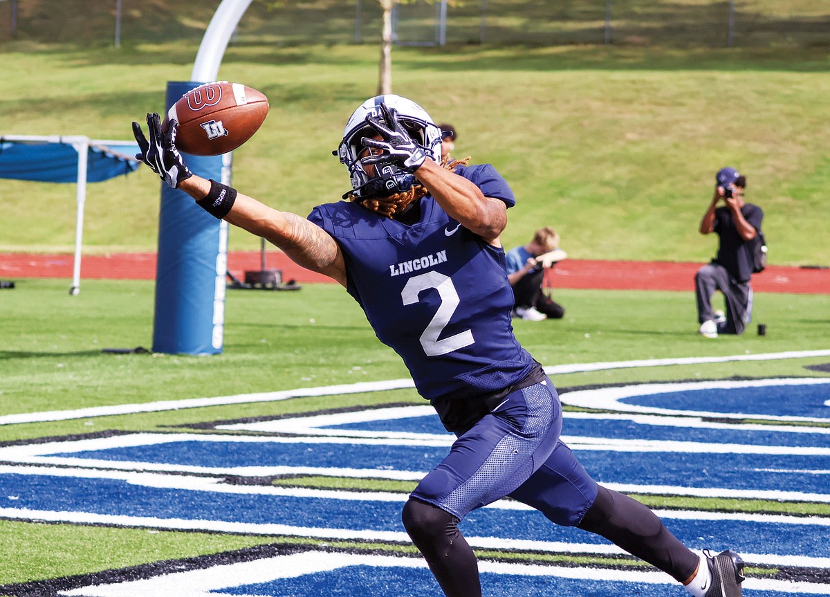 Lincoln football gets rewarded with 34-32 win against Upper Iowa