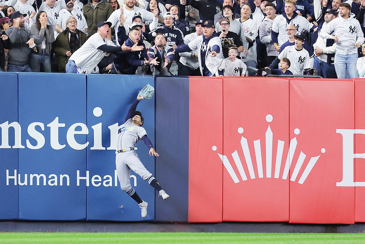 Rays, benefiting from fan-interference call, complete ALDS sweep of Yankees