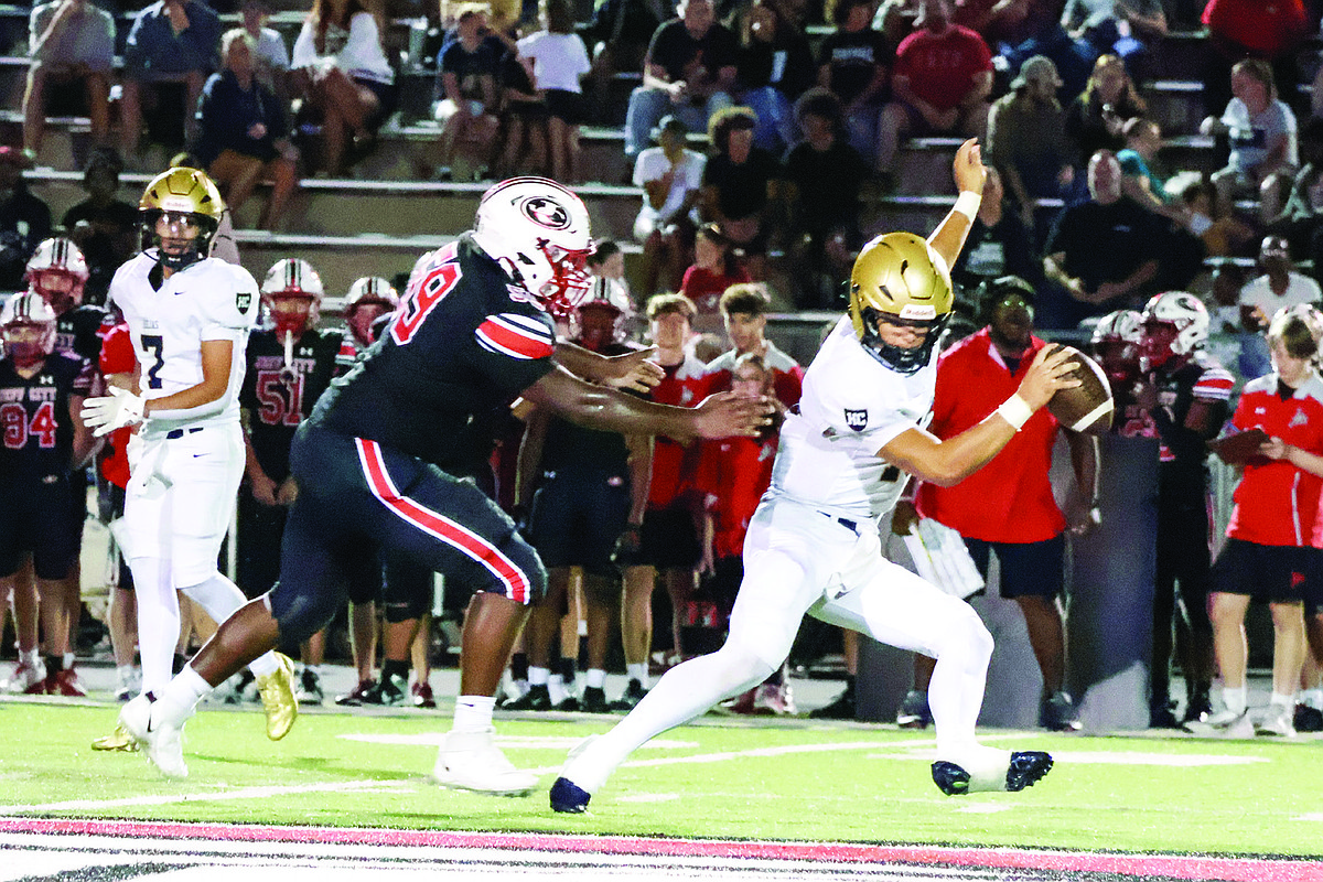 Quick start propels Helias to 49-14 win against Jefferson City