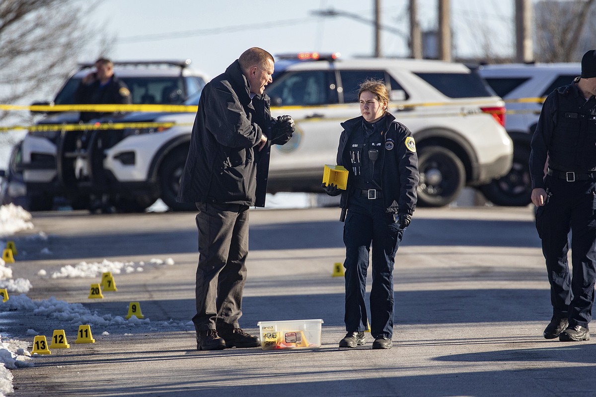 1 teen dead, 2 wounded in shooting outside Iowa high school | Fulton Sun