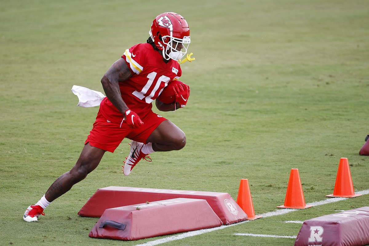 Chiefs running back job surprisingly up for grabs in camp | Fulton Sun