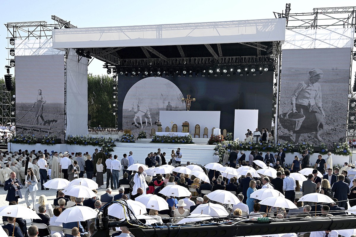 The Vatican beatifies a Polish family of 9 killed by the Nazis for sheltering Jews