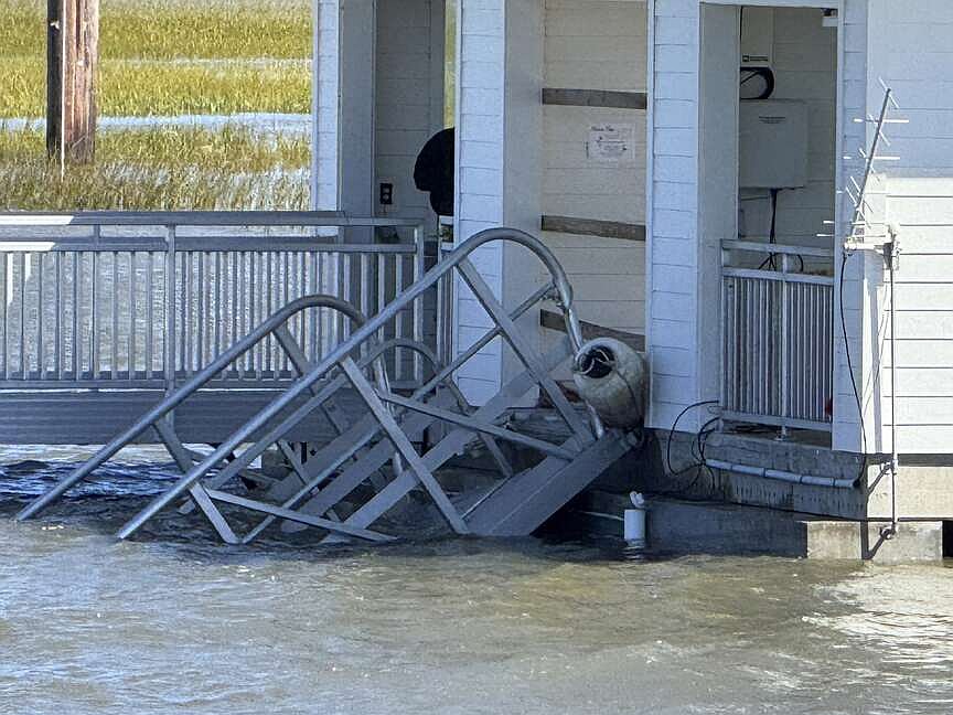 Authorities investigating a dock gangway collapse that killed 7 ...