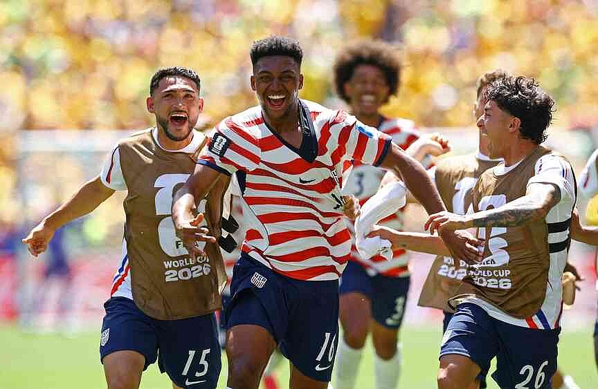 US advances to World Cup round of 32 with dominant 2-0 win over Australia