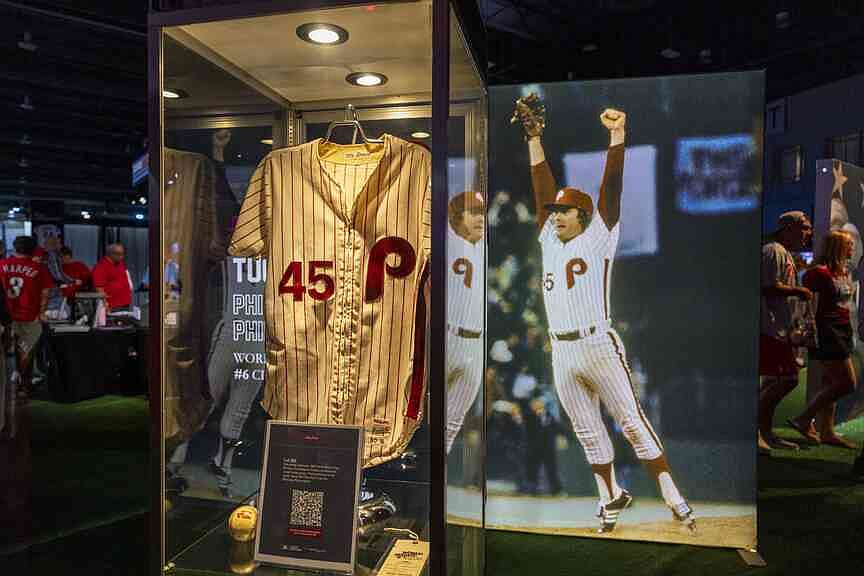 Story behind Tug McGraw gifting his 1980 World Series jersey to teen fan