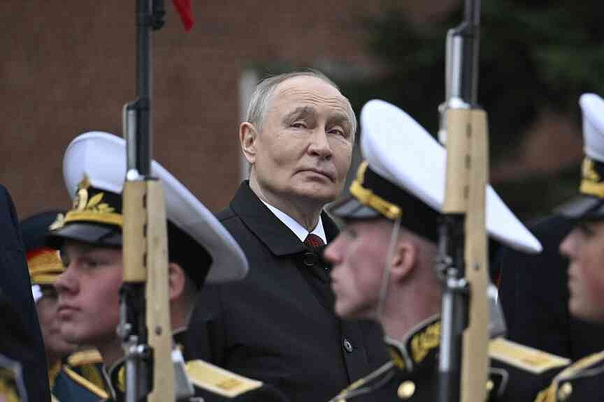 Putin holds Victory Day parade after Trump brokers Ukraine truce