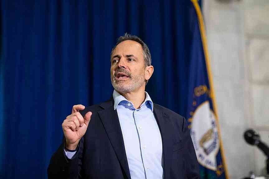Louisville judge issues arrest warrant for former Kentucky governor