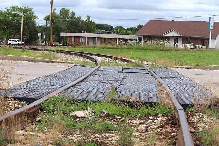 City approves $75,933 repair project for West Main railroad crossing