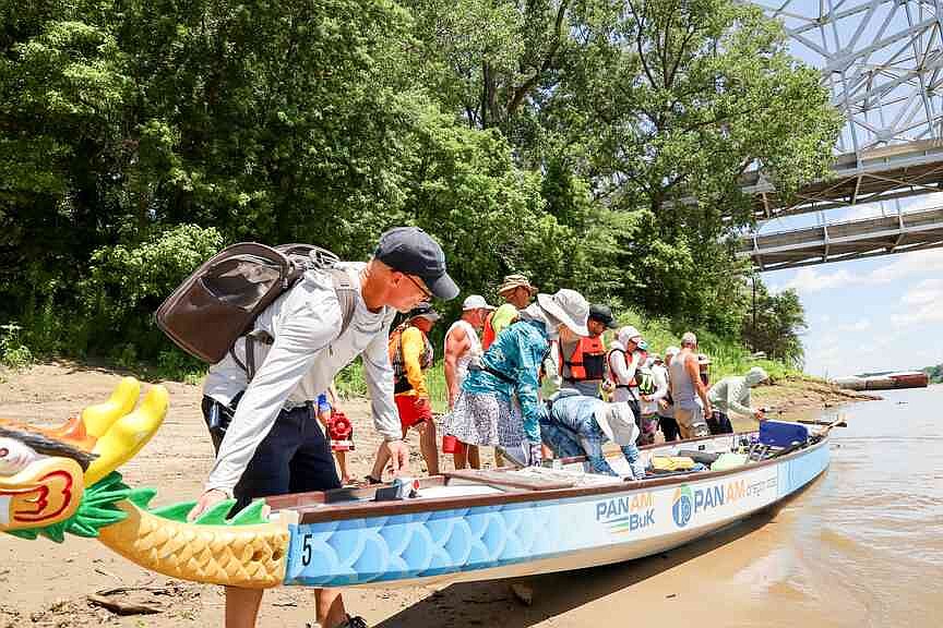 600 paddlers will race down Missouri River, beginning today