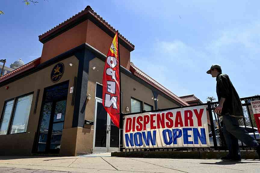 Missouri dispensaries could begin curbside pickup under new proposal