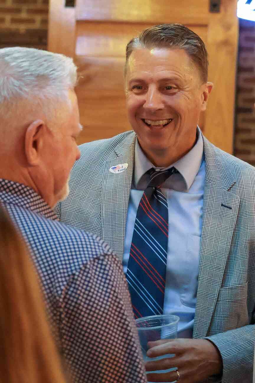 Walker cruises to re-election in Division III Judge race