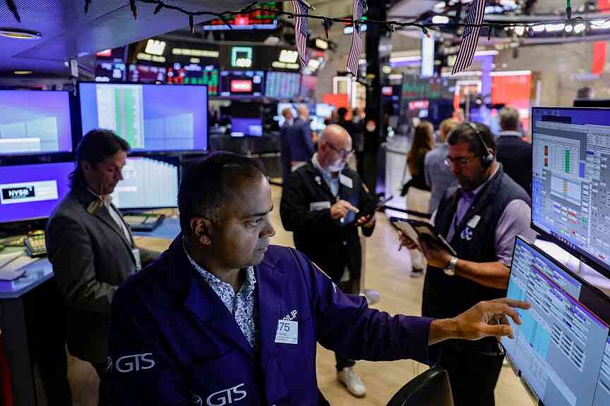 Finance Evening | August 18, 2026 — U.S. Stocks Slip as Chip Shares Tumble