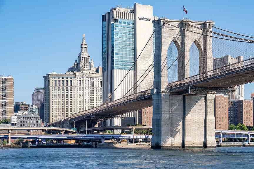 NYPD shoots, kills man who claimed to have bomb during clash on Brooklyn Bridge