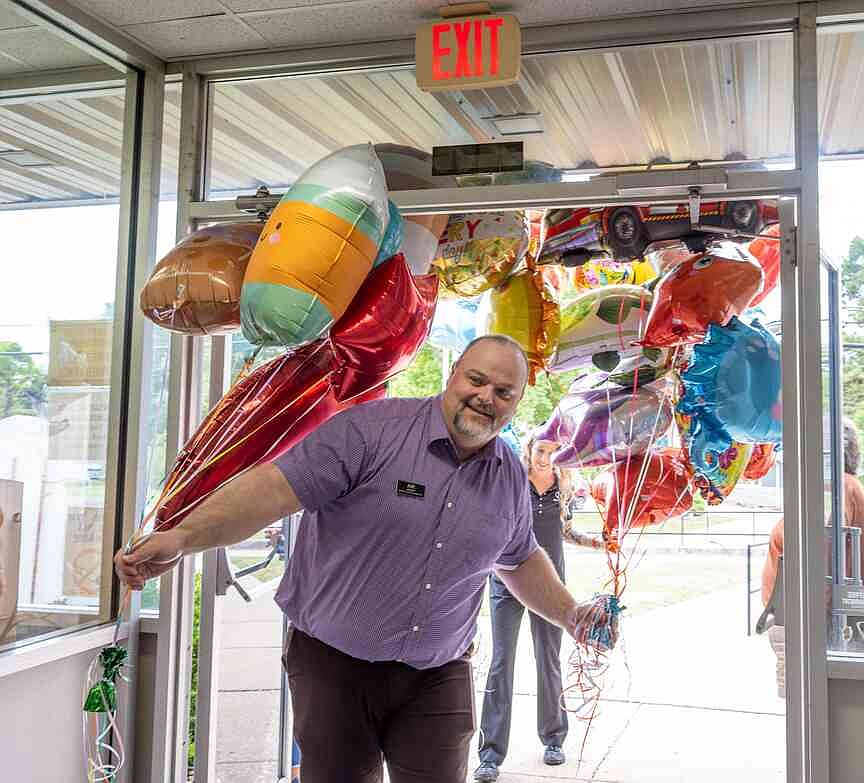 Hy-Vee delivers balloon surprise to Capitol Projects employees